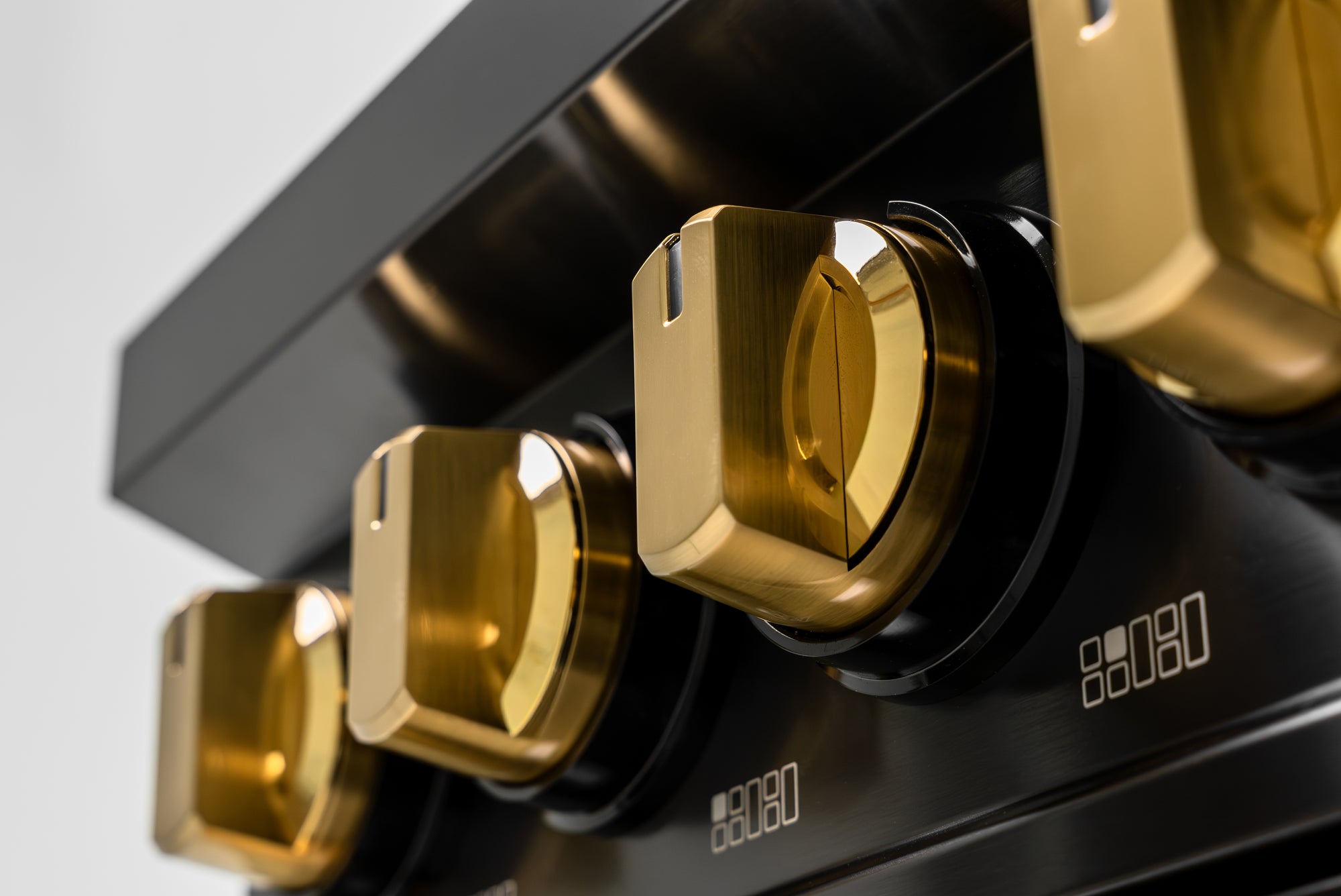 60″ Luxury Series Induction Range with Built-in Professional Griddle – ORION Edition