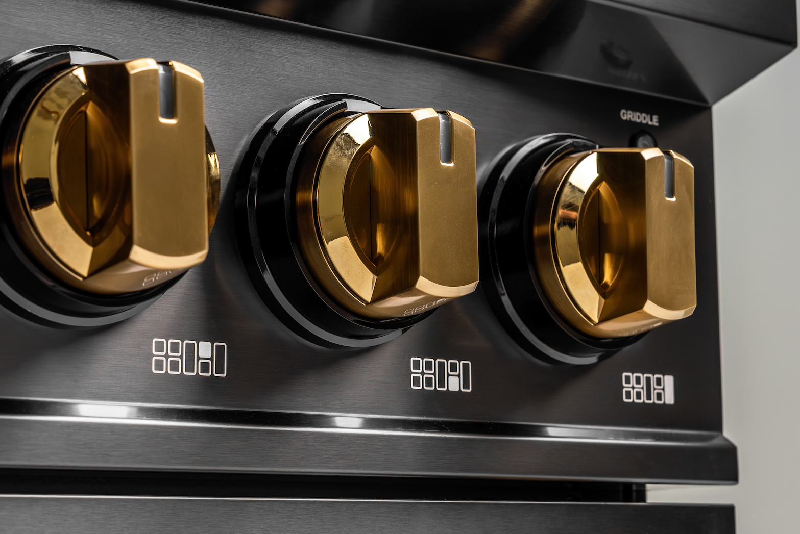 60″ Luxury Series Induction Range with Built-in Professional Griddle – ORION Edition