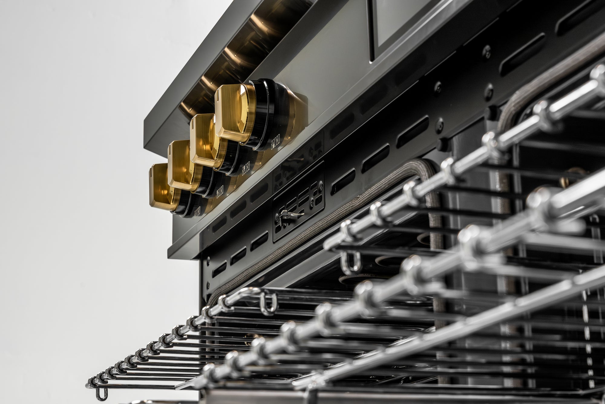 60″ Luxury Series Induction Range with Built-in Professional Griddle – ORION Edition