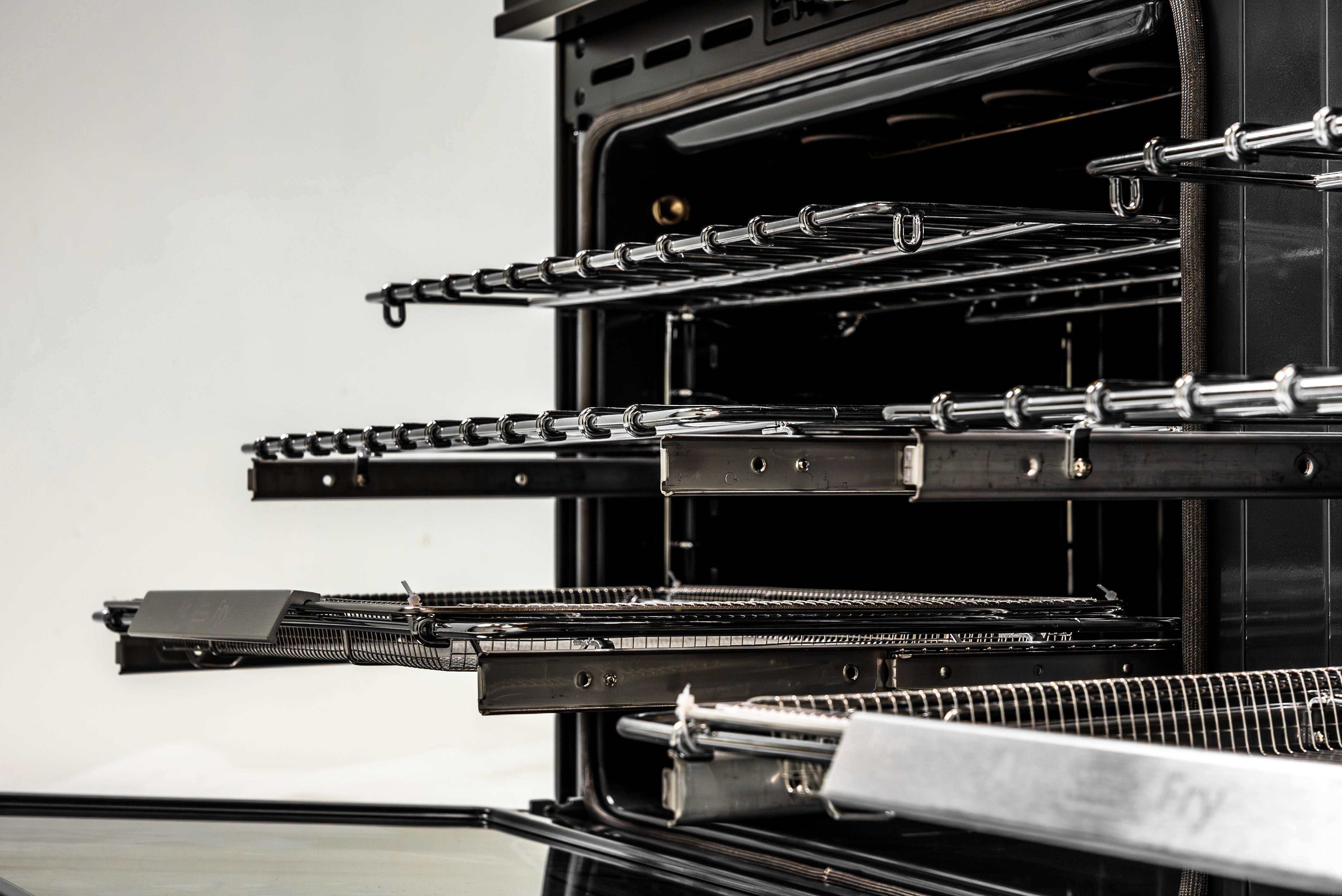 60″ Induction Range with Built-in Professional Griddle – ORION Edition