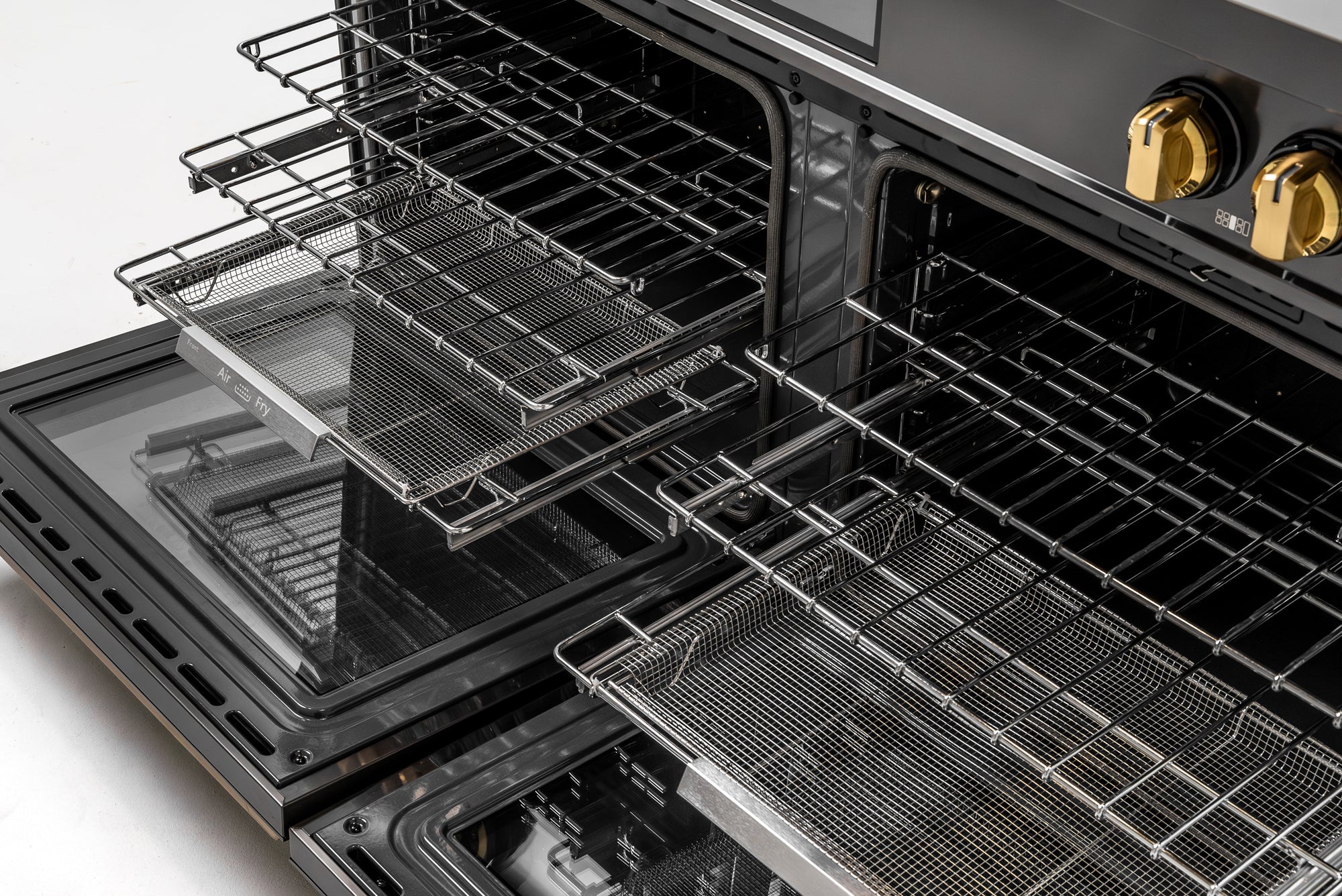 60″ Luxury Series Induction Range with Built-in Professional Griddle – ORION Edition